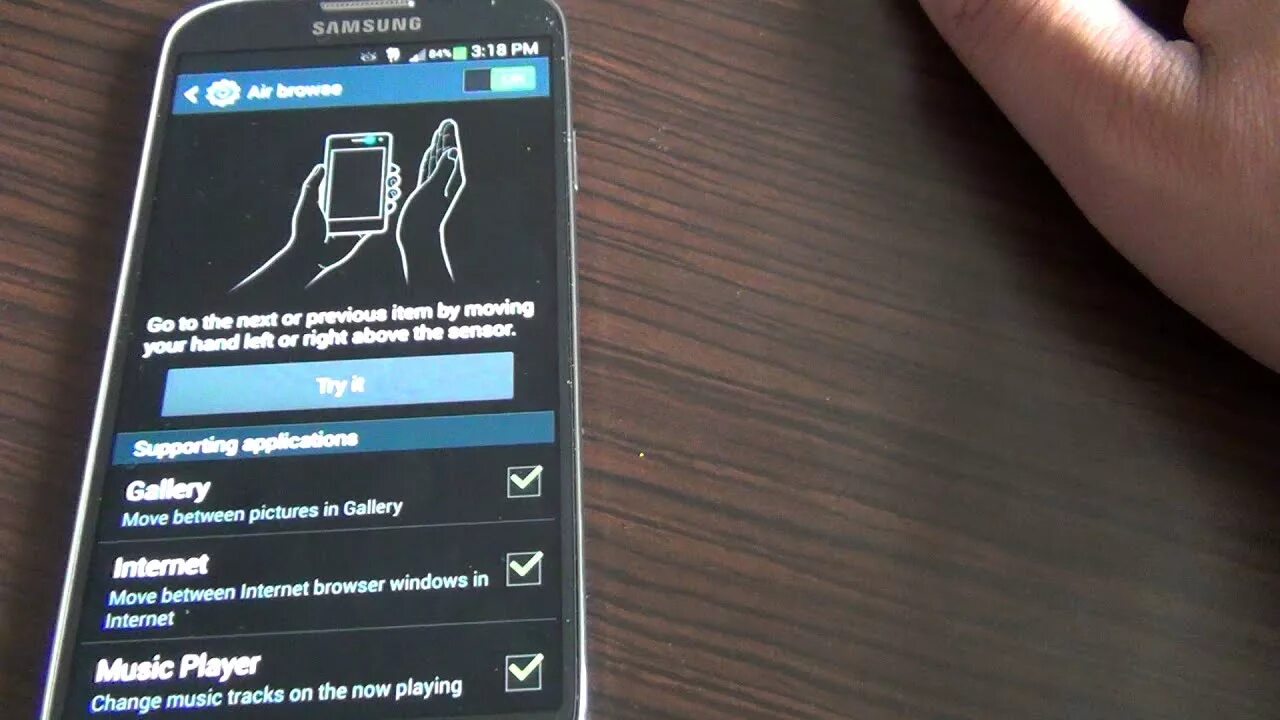 Почему самсунг удаляет фото How to use Samsung Galaxy S4 Air Gestures and do it with no hands - YouTube
