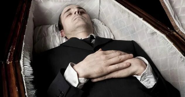 Почему умершим закрывают глаза на фото 10 Historical Accounts Of People Who Woke Up In Their Coffins - Listverse