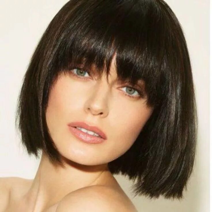 Почти каре прическа Frange droite : 40 modèles pour l'adopter Long hair cuts, Bob wigs, Hairstyles h