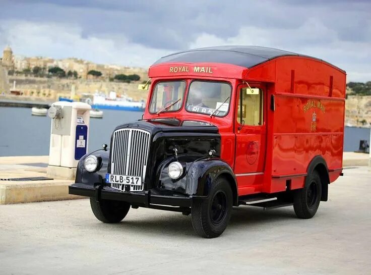 Почтовые машины фото A 1956 vintage Royal Mail delivery van Old lorries, Commercial vehicle, Classic 