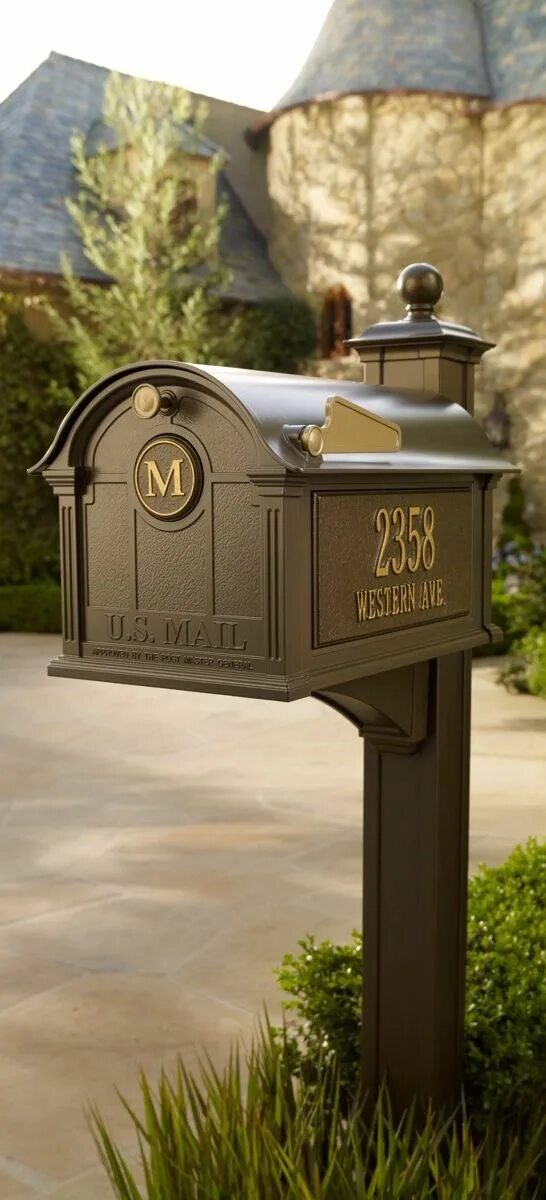 Почтовый ящик уличный для частного дома фото Balmoral Mailbox Frontgate Mailbox, Mailbox makeover, House exterior