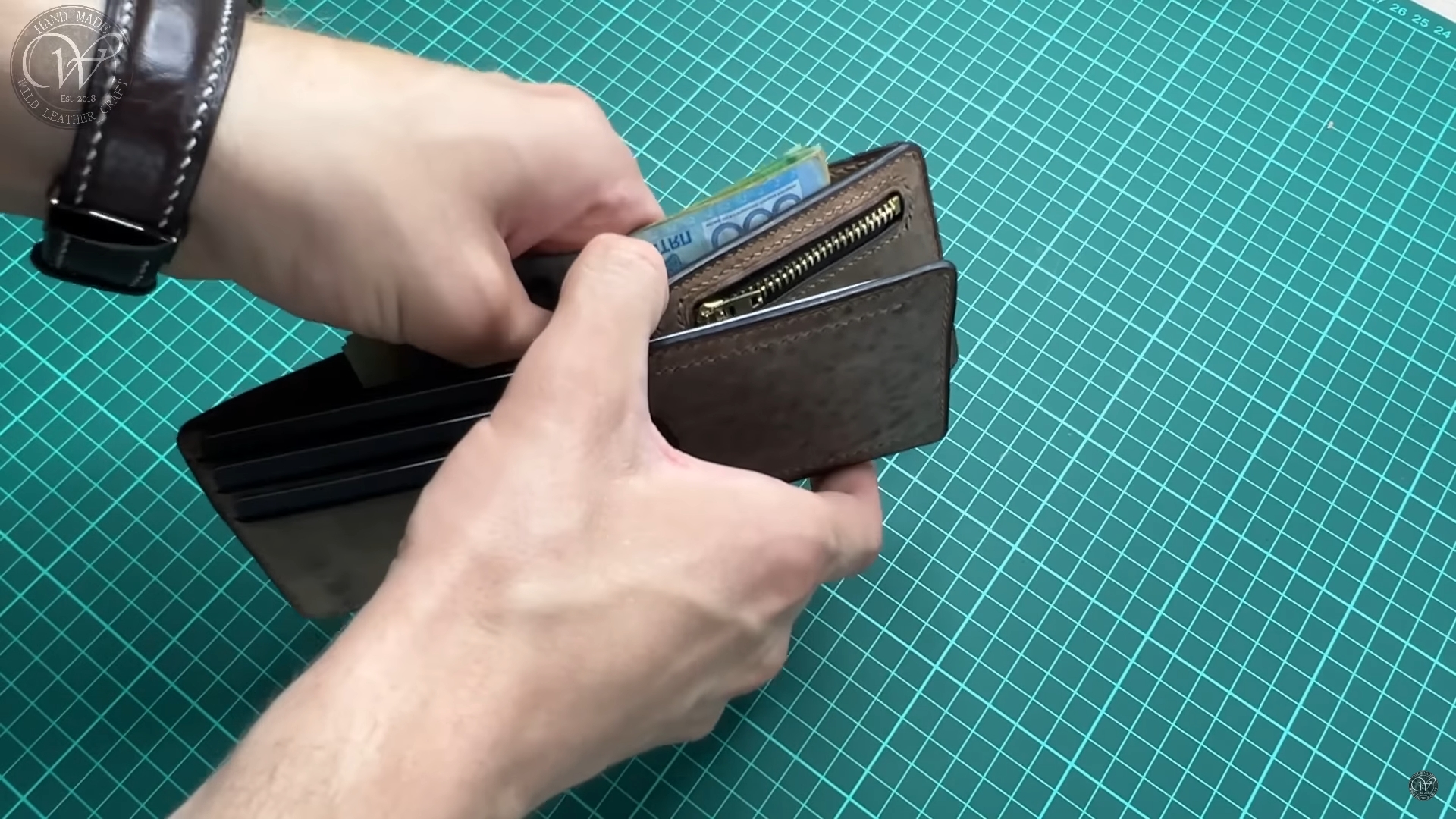 Под 12 фото Free Pattern Double Wallet with Tab from Wild Leather Craft