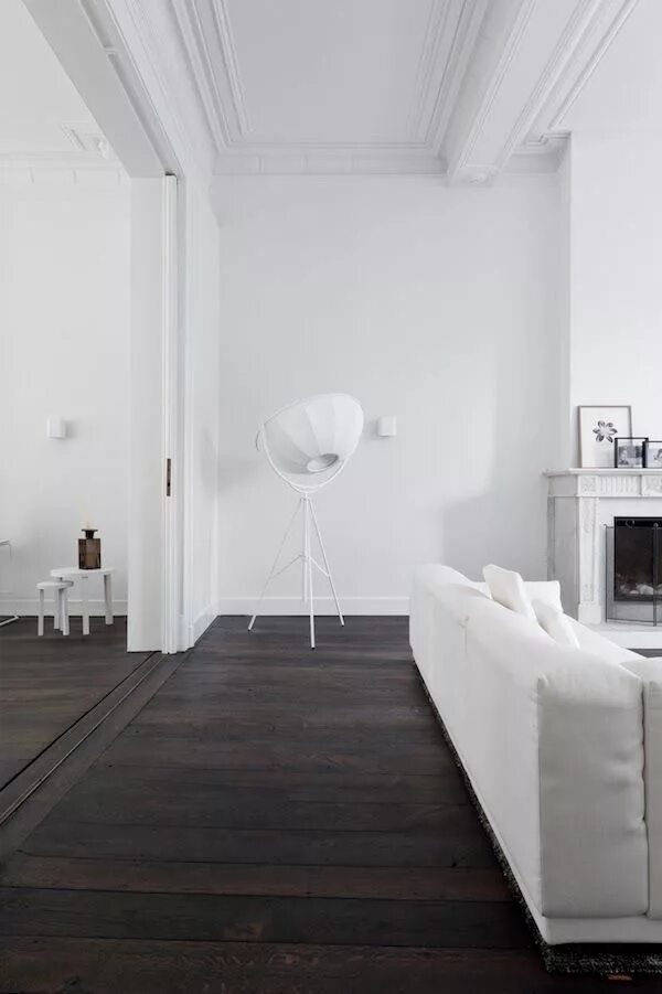 Под белые пол в интерьере Pin by Wanderluster travel maps on Minimalism Dark wood floors living room, Brow