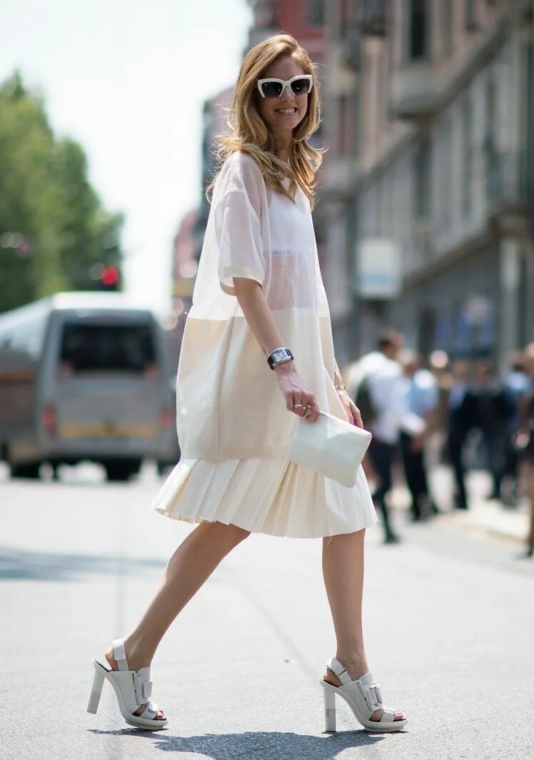Под белым платьем фото How To Wear All White- White Looks Stylish outfits, Street style, Style