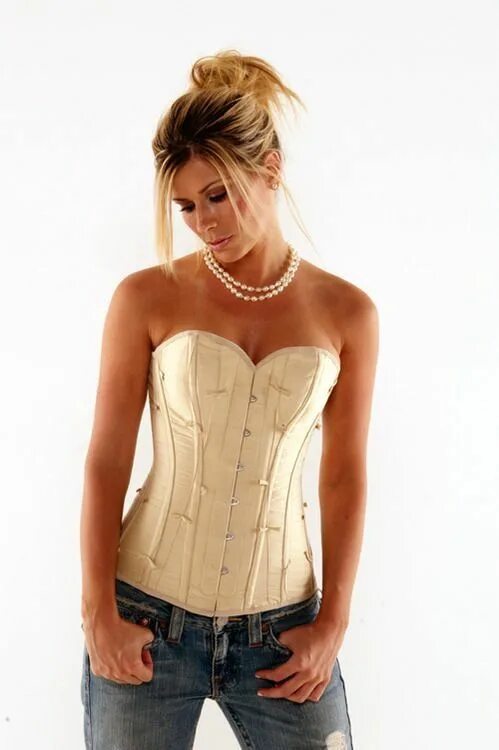 Под что одевают корсет Pin by Àgota Tóth World on Divat Corset fashion, Corsets and bustiers, Women