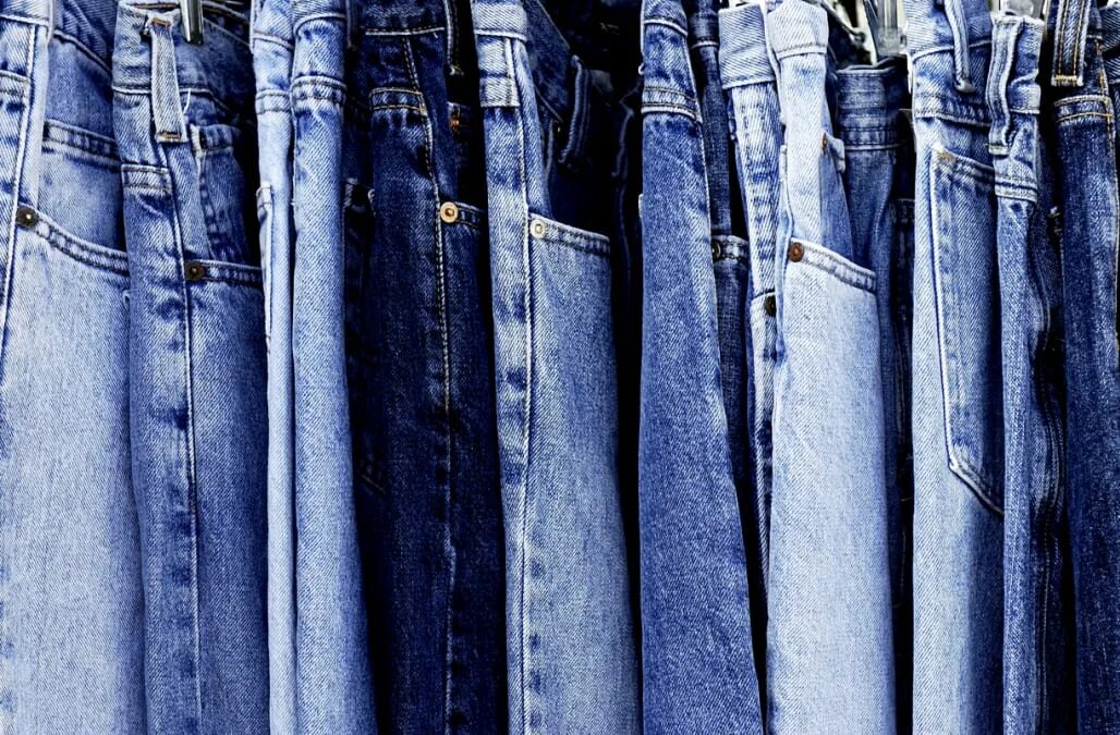 Под джинс фото 7 denim essentials you need in your closet