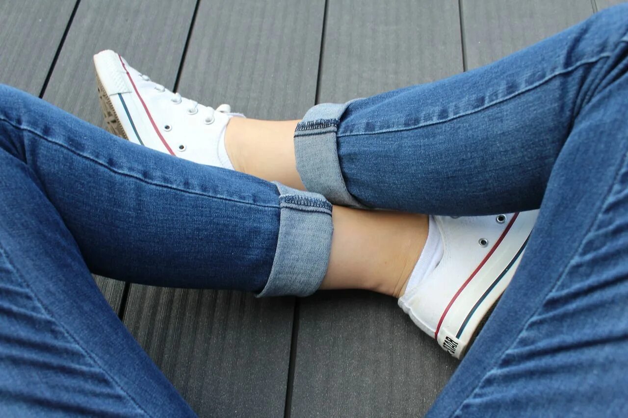 Под джинсами фото Not found. Fashion, Jeans outfit women, Jeans and converse