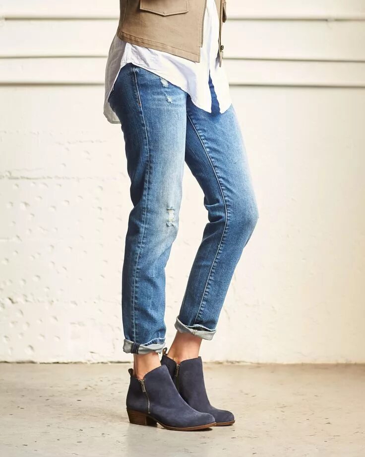 Под джинсами фото How to Cuff and Roll Your Jeans Straight leg jeans outfits, Cuffed jeans, Fashio
