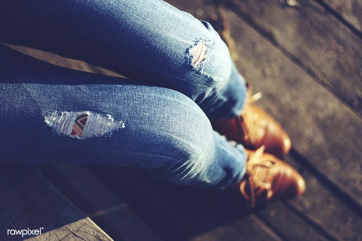 Под джинсами фото Close up of a woman sitting down free image by rawpixel.com Types of jeans, Fash