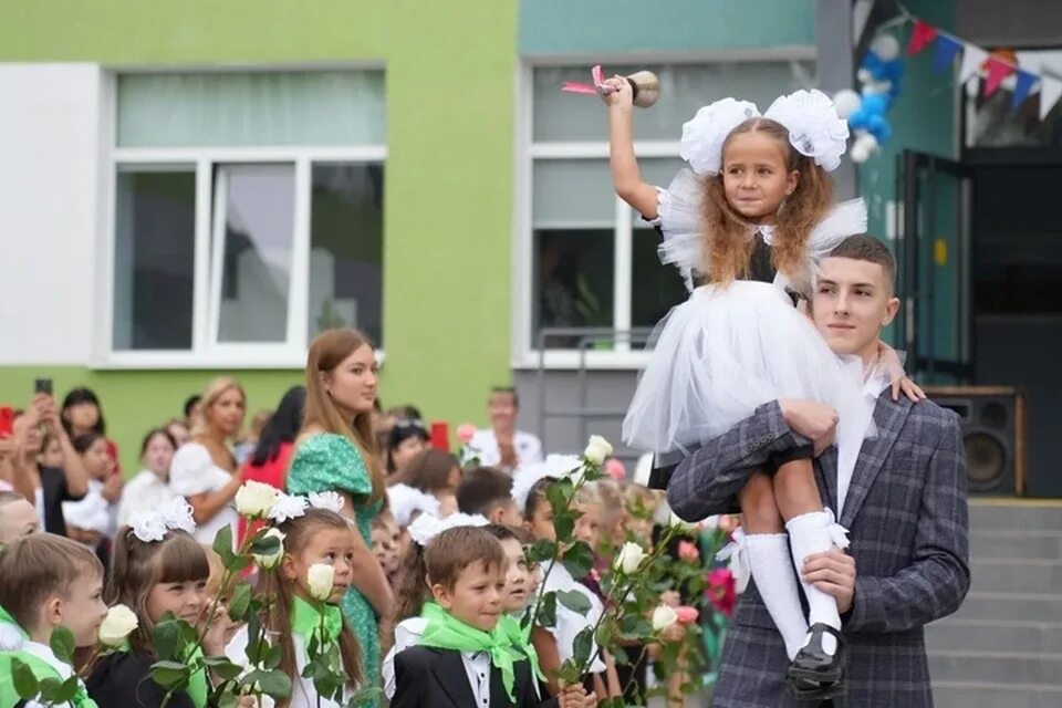 Под фото на 1 сентября Евгений Балицкий поздравил запорожцев с Днем знаний - KP.RU