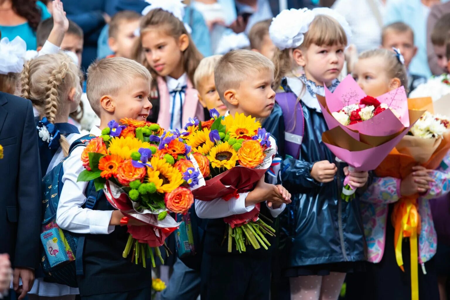 Под фото на 1 сентября Программа "Привет, школа!" - описание, программа мероприятия, дата, время. Адрес