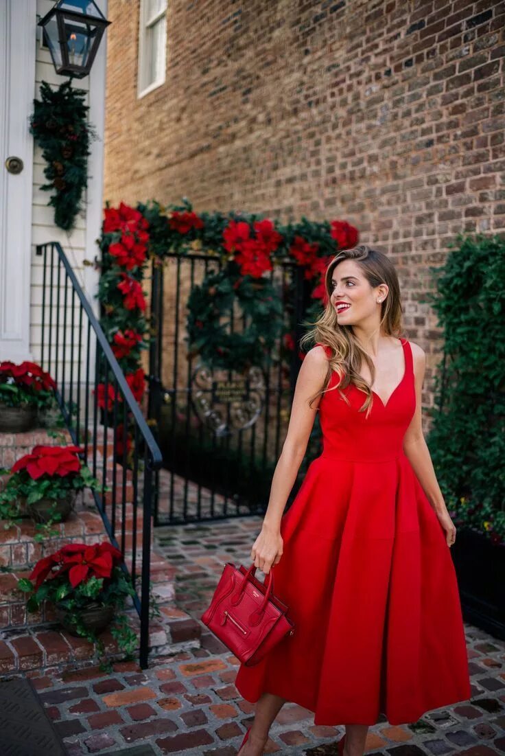 Под красным платьем фото Ladylike Red + Join Me in Atlanta! - Julia Berolzheimer Red prom dress, Red dres