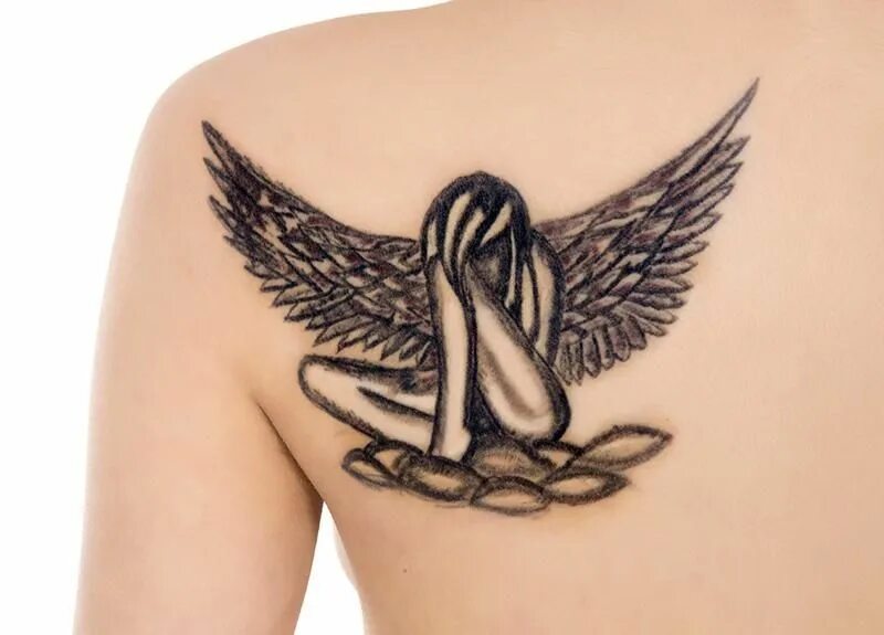 Под крылом ангела тату фото Photo Gallery of Angel Tattoos LoveToKnow Wings tattoo, Wing tattoo designs, Tat