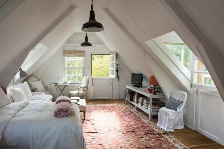 Под крышей фото Cabbages & Roses Brook Cottage - The Loft Attic bedroom designs, Attic bedrooms,
