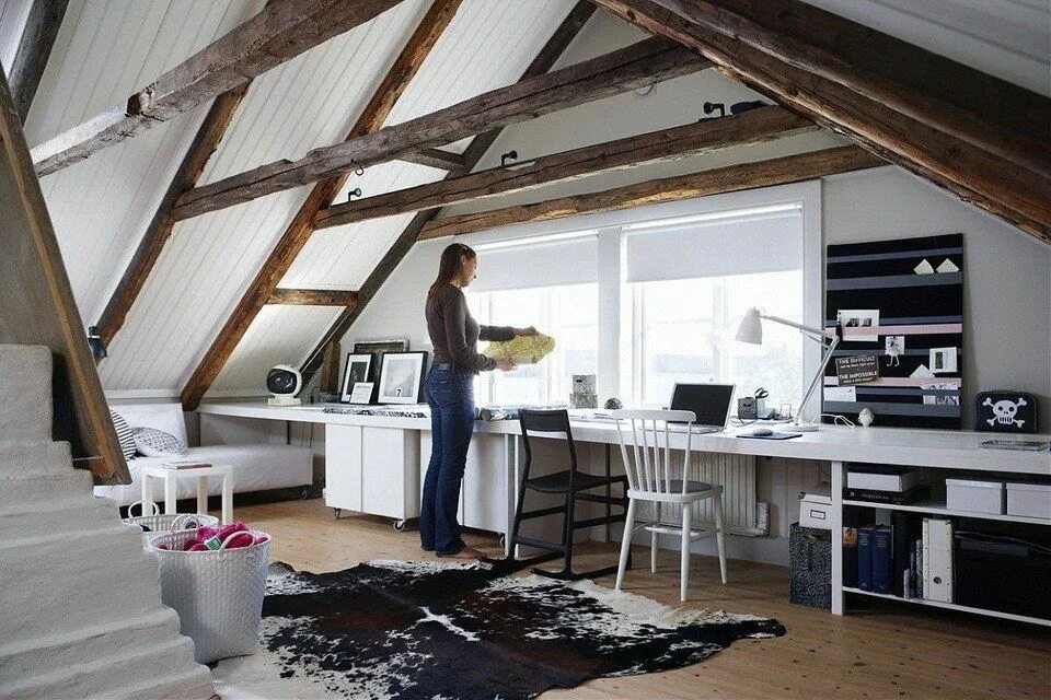 Под крышей фото Photo 5 of 10 in 10 Ways to Create a Modern Workspace in Your Attic Attic house,