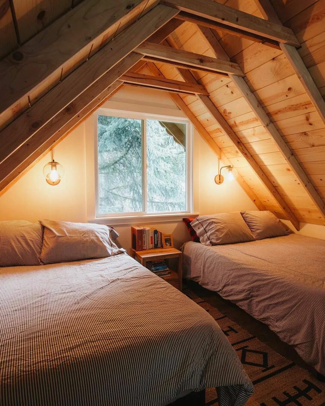 Под крышей фото Cabin Vibes ↟ Attic bedroom designs, A frame house, Cabin loft