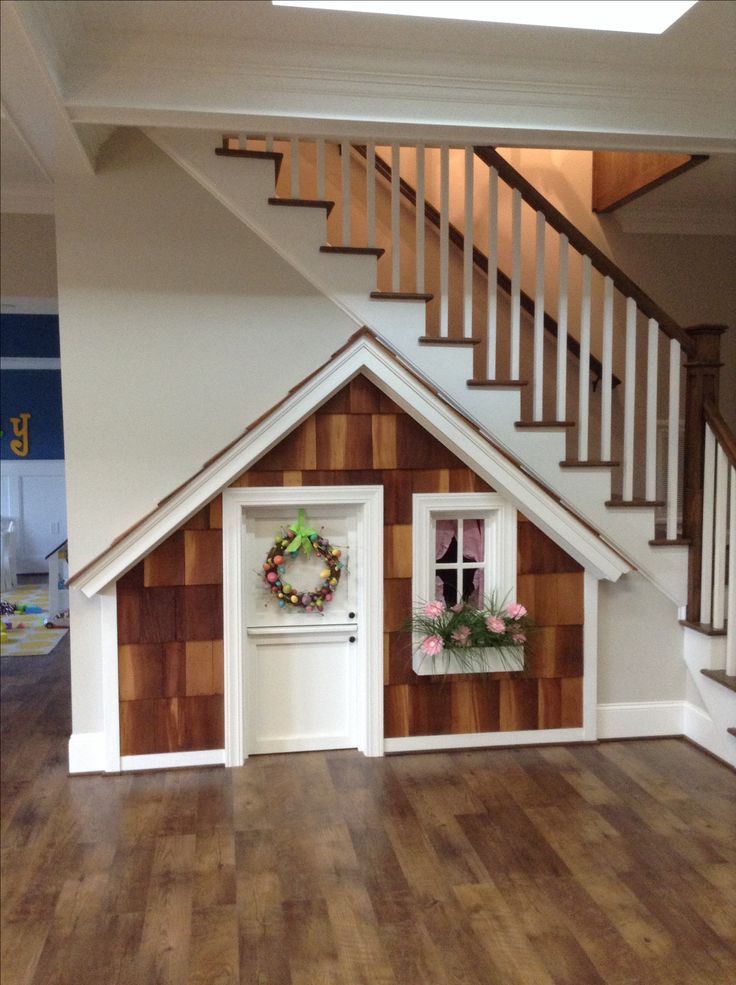 Под лестницей в доме фото Pin von Nikki Day auf House stuff Hundehaus ideen, Treppe haus, Produktdesign