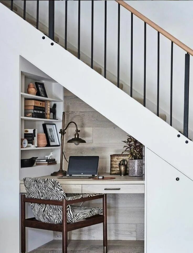 Под лестницей в доме фото Home Tour Urban Farmhouse by Studio Kate Room under stairs, Under stairs nook, S