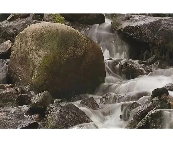 Под лежачий камень вода не течет фото Картинки ИЗ ПОД КАМНЯ ТЕЧЕТ