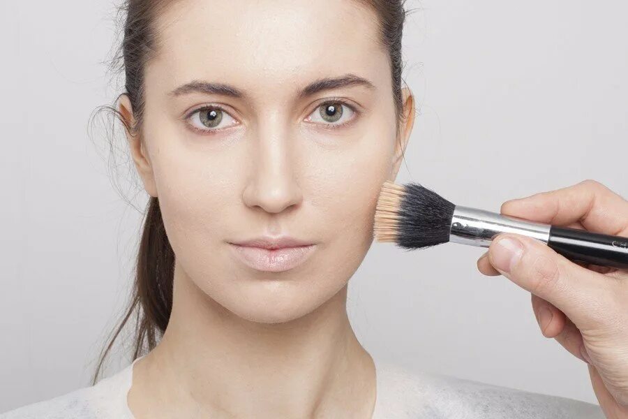 Под макияж что лучше наносить Тональный флюид Healthy Glow Foundation Les Beiges, Chanel. Как его приручить? B