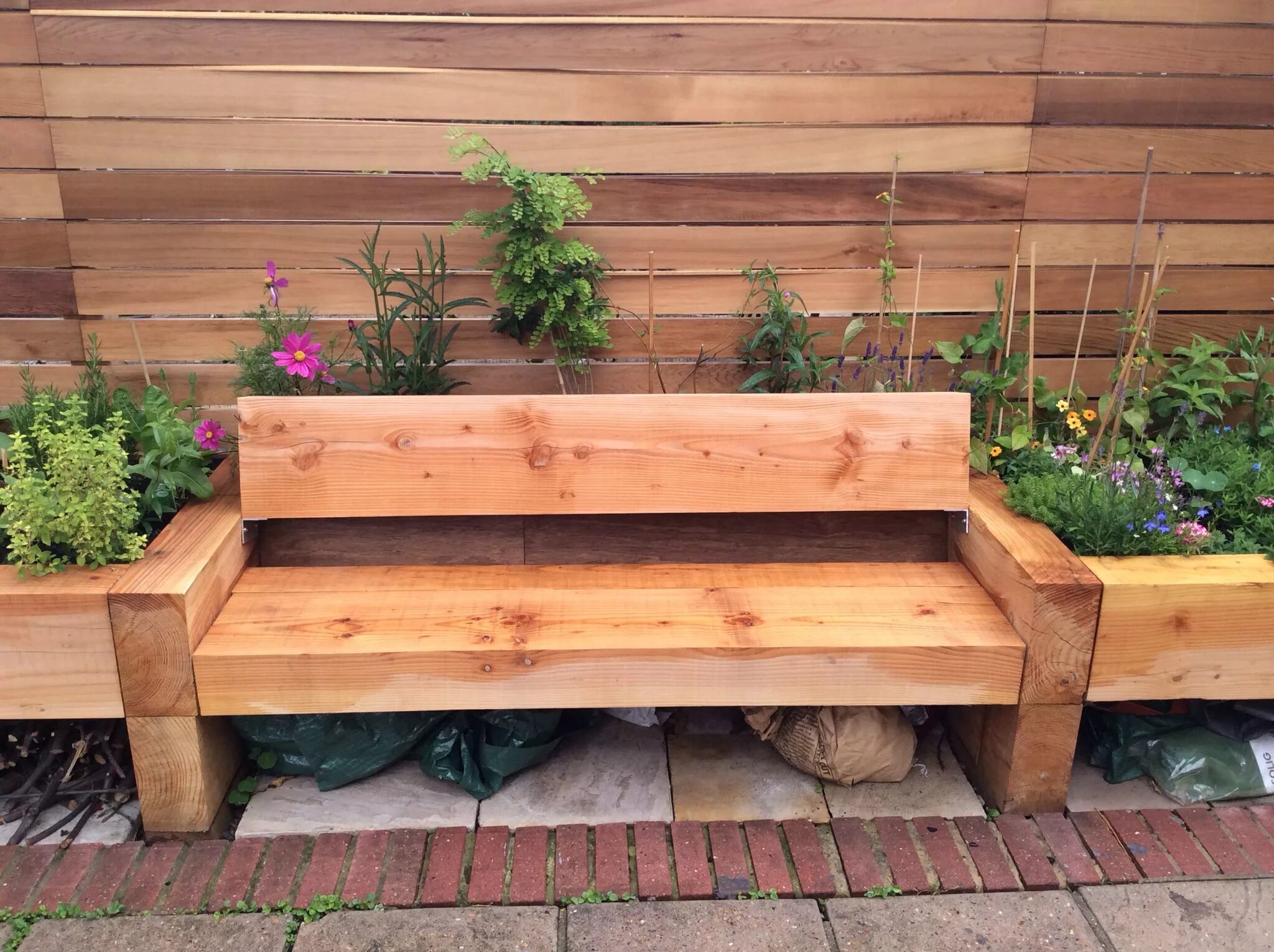 Под на дачу своими руками The bench. Back garden design, Outdoor gardens design, Diy garden