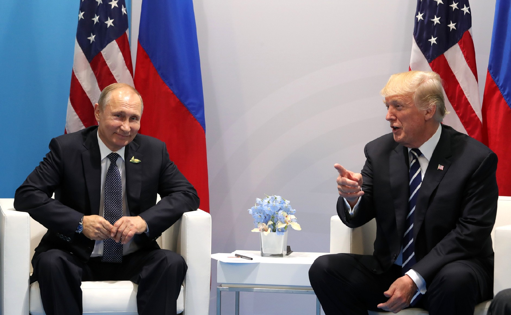 Под нижним бельем фото Песков раскрыл планы по контактам Путина и Трампа Радио 1