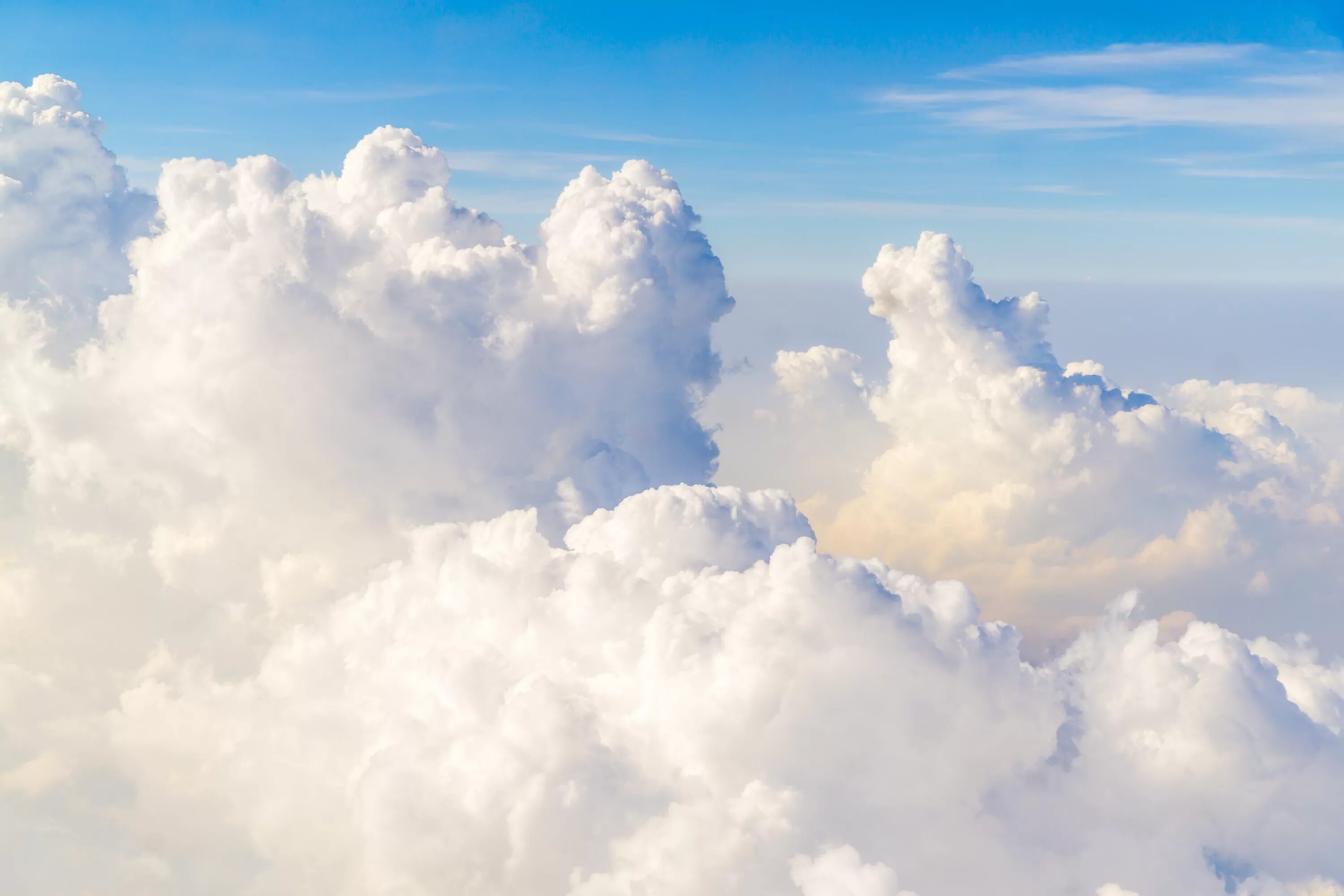 Под облаками фото Beautiful white clouds in the blue sky Desktop wallpapers 640x960