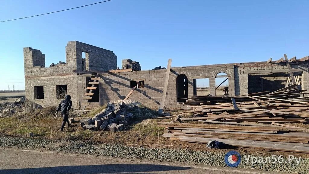 Под оренбургом фото В Оренбургском районе произошло обрушение кладки стены дома. Погиб подросток Ура
