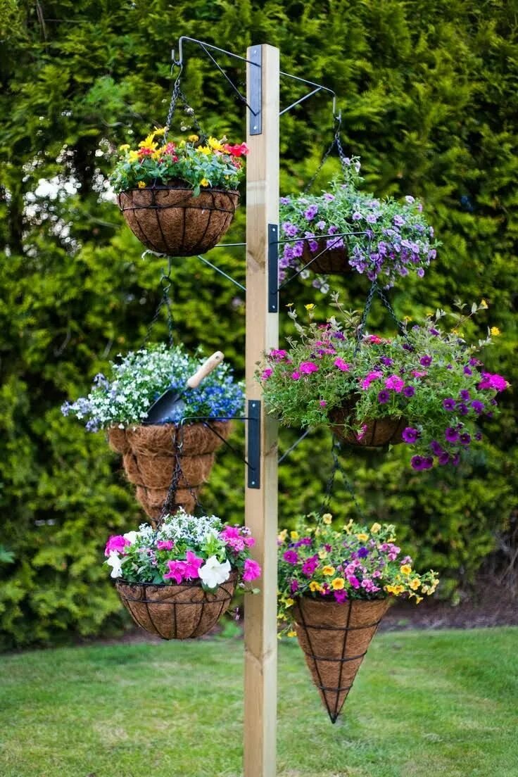 Под цветы на дачу своими руками 17 Fascinating Examples How To Arrange Hanging Flowers For Your Yard Jardinería 