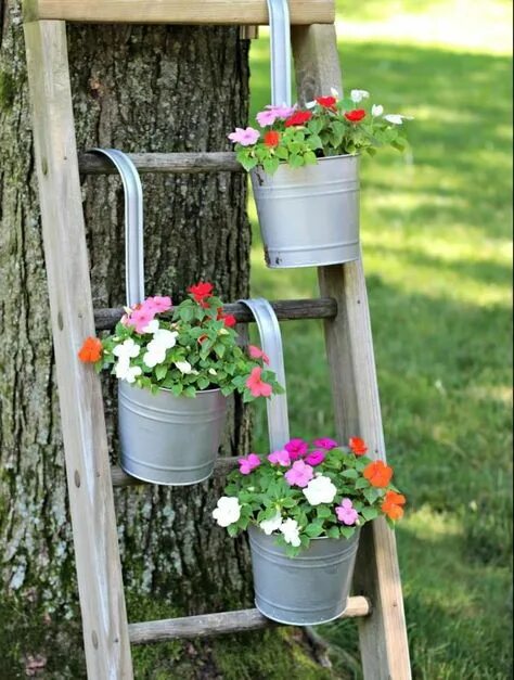 Под цветы на дачу своими руками 10 популярных идей на тему "old ladders repurposed garden" для вдохновения