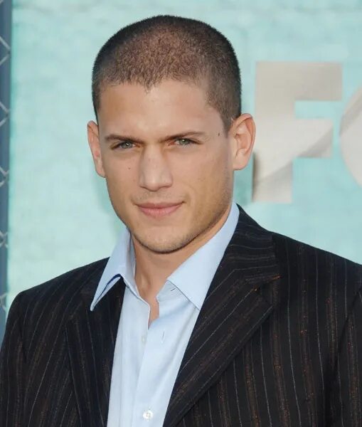 Под троечку стрижка мужская Wentworth Miller Pessoa