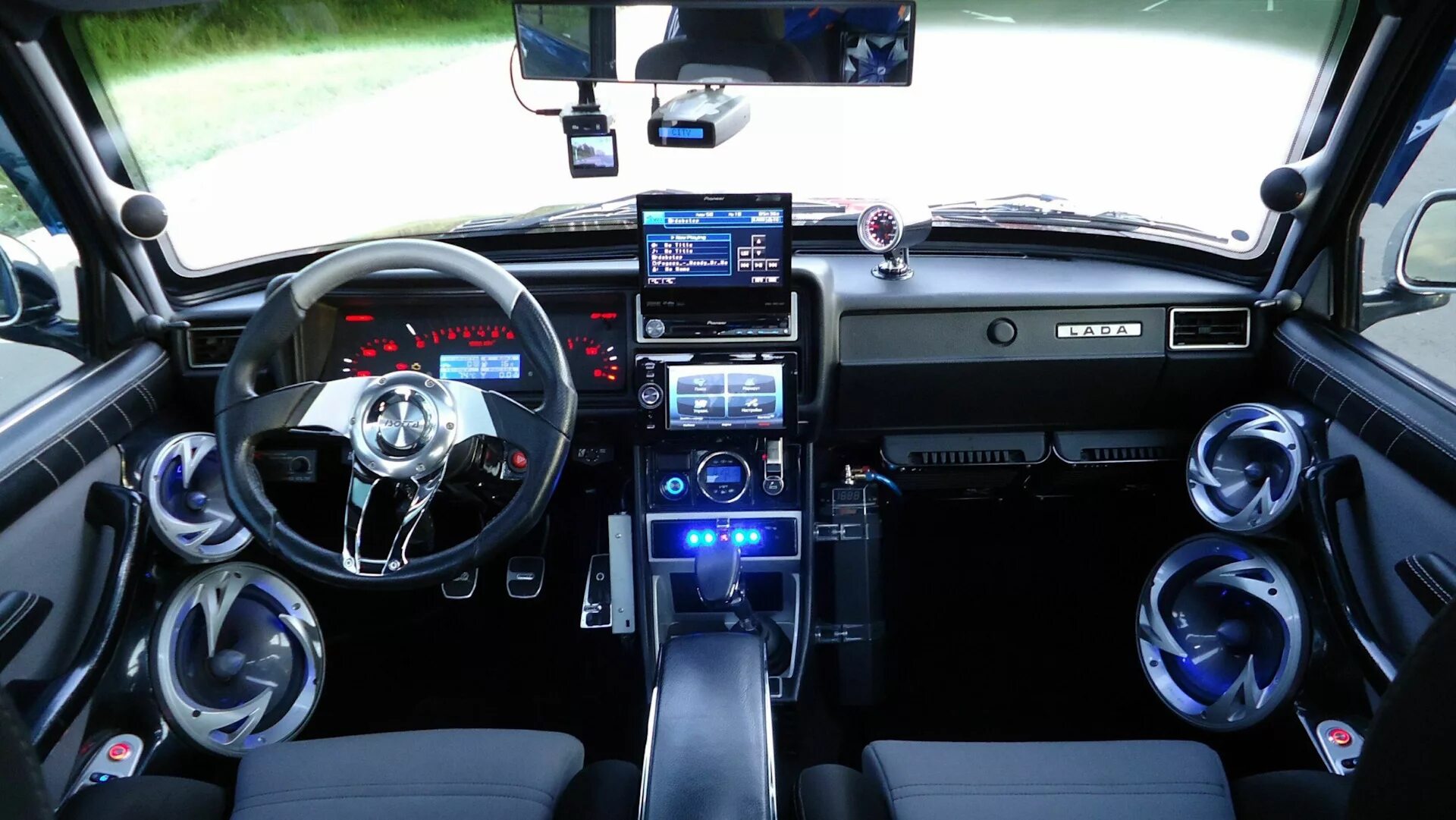 Под тюнингом салон Участник Народного Автотюнинга: ВАЗ-2107 - SONAX на DRIVE2