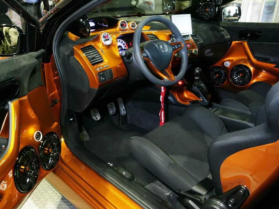 Под тюнингом салон Три салона. - Honda Civic 4D (8G), 1,8 л, 2008 года стайлинг DRIVE2