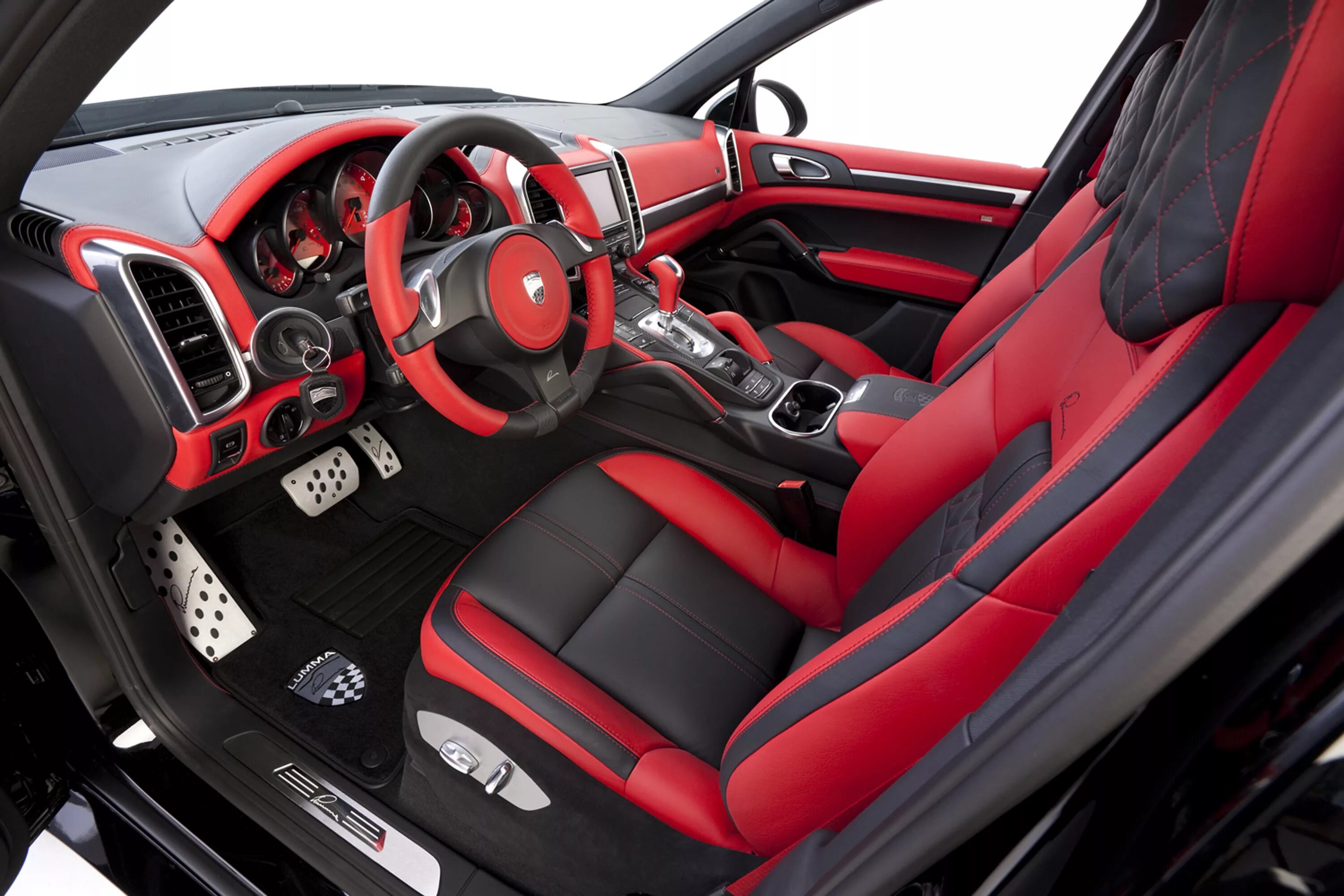 Под тюнингом салон 2012 Lumma CLR 558 GT Porsche Cayenne