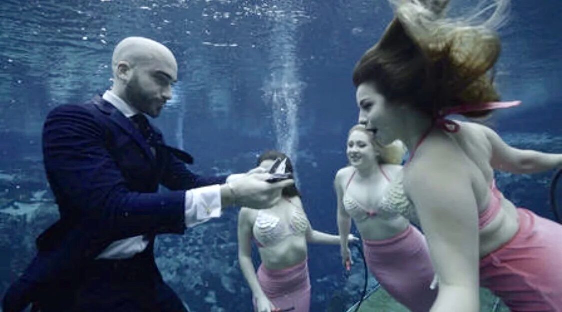 Под водой фильм фото MIAMI: Head Under Water (2018)