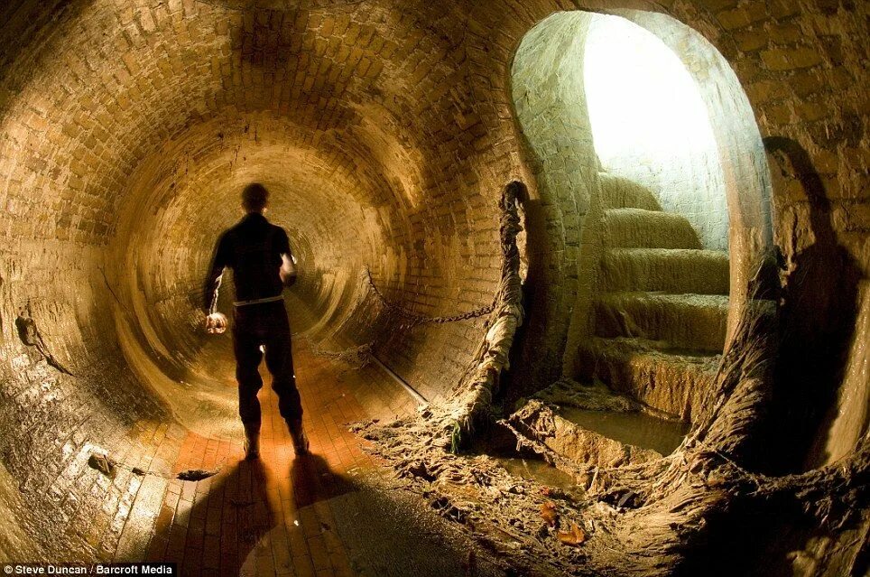 Под землей фото Tale of 2 underground cities: Stunning photographs of the subways & sewers of NY