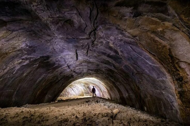 Под землей фото Coconino Lava River Cave, Arizona