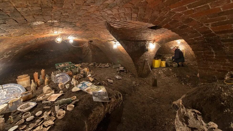 Под землей фото The lost tunnels buried deep beneath the UK - BBC Future
