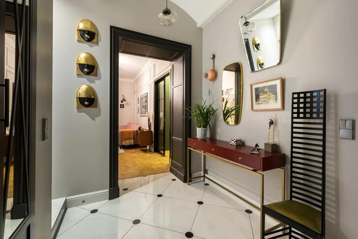 Под зеркалом в прихожей фото Квартира 70 м² в Москве для молодой пары myDecor
