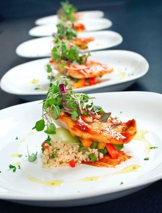 Подача блюд в ресторане фото Pin on Restaurant Reads
