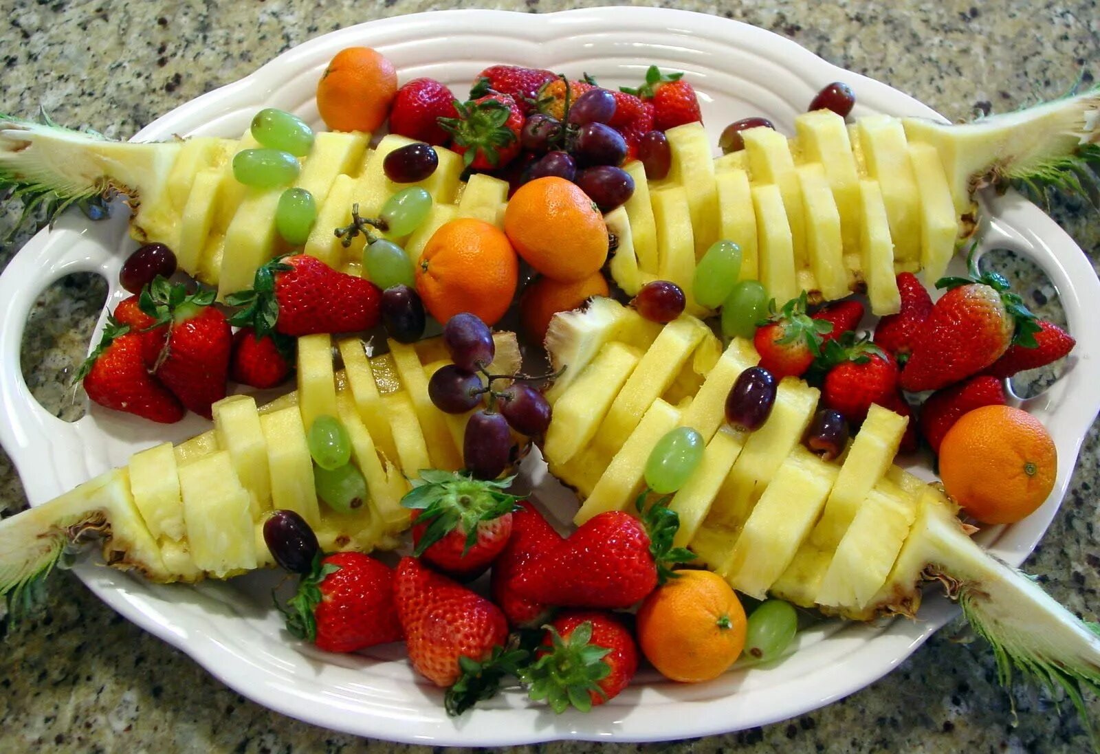 Подача фруктов фото pretty! Fruit recipes, Fruit platter designs, Food presentation