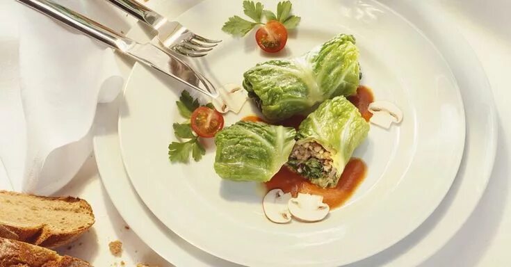 Подача голубцов в ресторане фото Wirsingrouladen Rezept Rundum gesund leben mit Eat Smarter