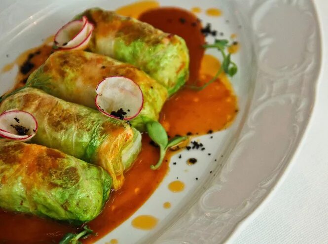 Подача голубцов в ресторане фото Спагетти из мяса, лукум из говядины: чем удивляют в московских ресторанах MARIEC