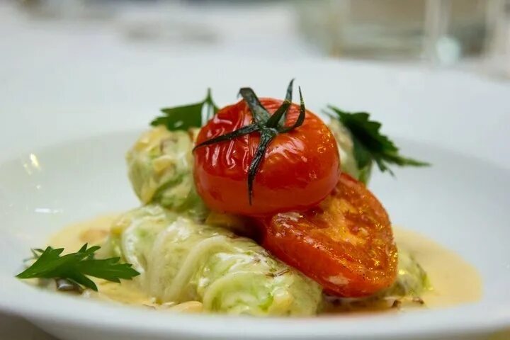 Подача голубцов в ресторане фото Как приготовить голубцы: 21 вкусный и быстрый пошаговый рецепт голубцов из капус