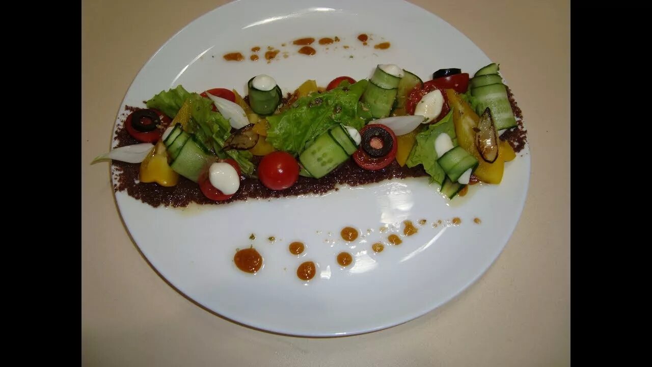 Подача греческого салата в ресторане фото Грецький салат/Греческий салат/ Greek salad - YouTube