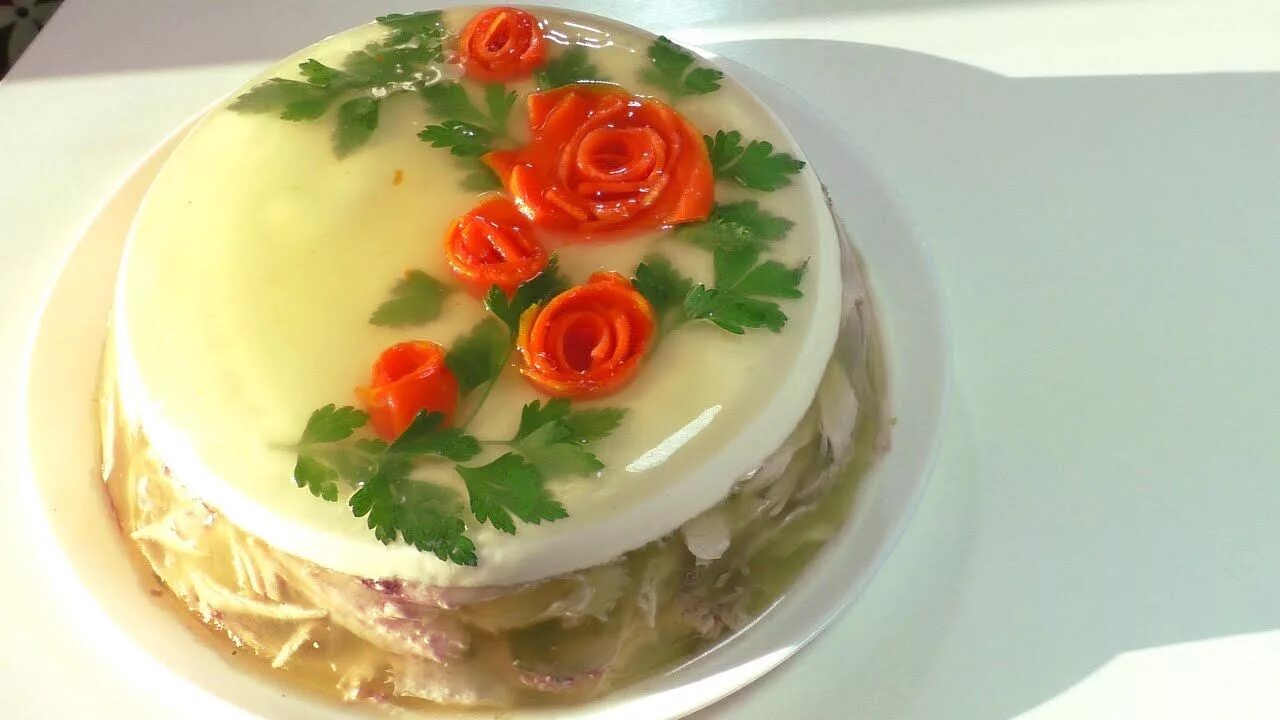 Подача холодца на праздничный стол фото Купить ЗАЛИВНОЕ ИЗ КУРИЦЫ 200Г с доставкой на дом в Универсам Нагорный