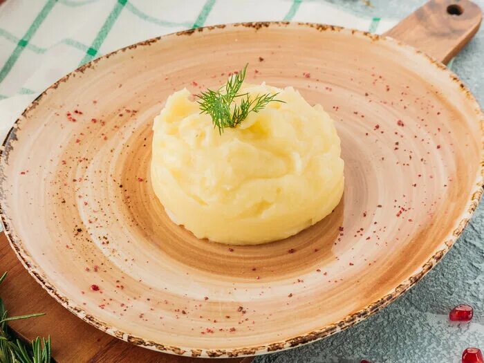 Подача картофельного пюре в ресторане фото Заказать НА ГАРНИР КАРТОФЕЛЬНОЕ ПЮРЕ на дом, в офис и гостиницу. Бесплатная дост