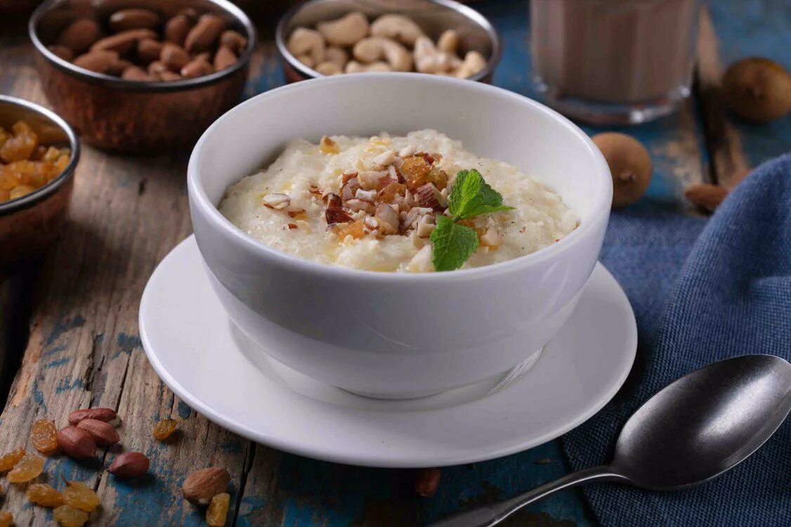 Подача каши в ресторане фото Обедаем в Little White, завтракаем в Dalla Masala