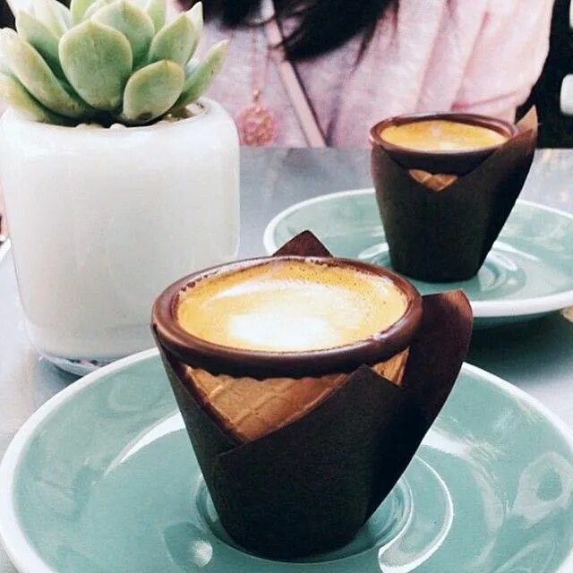 Подача кофе фото #coffeeinacone podbija Instagram in 2024 Coffee in a cone, Starting a coffee sho