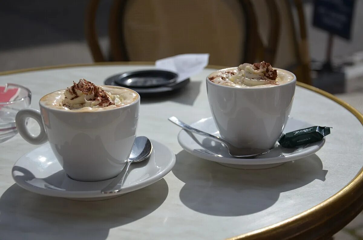 Подача кофе фото Café viennois - Wikipédia